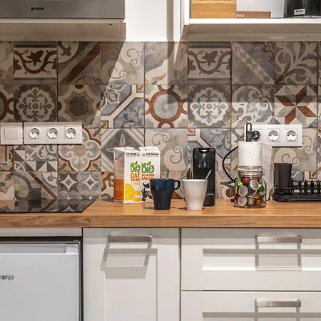 Csücsök - Franciska Lak *