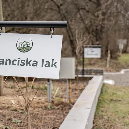 Csücsök - Franciska Lak