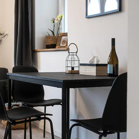 Csücsök - Franciska Lak Daire