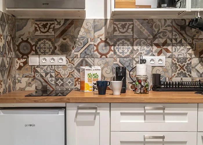 Csücsök - Franciska Lak *