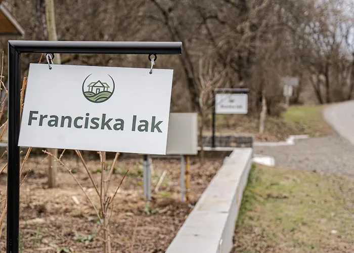 Csücsök - Franciska Lak